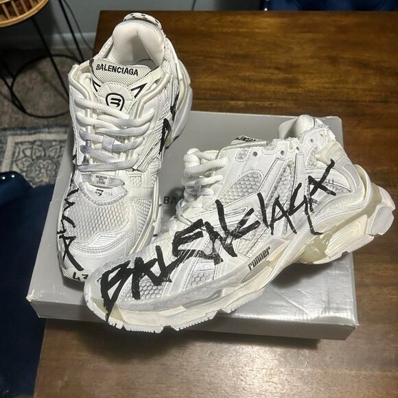 Balenciaga Men's White Trainers - Picture 1 of 6